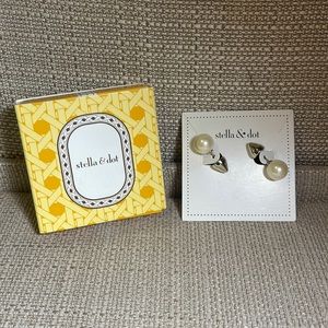 STELLA & DOT Deja Vu Studs - Pearl